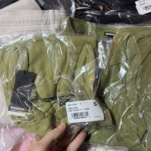 NWT Monrow Rib Strappy Tank Top Size XS Green Avocado Willow Ribbed Comfort - Picture 3 of 5